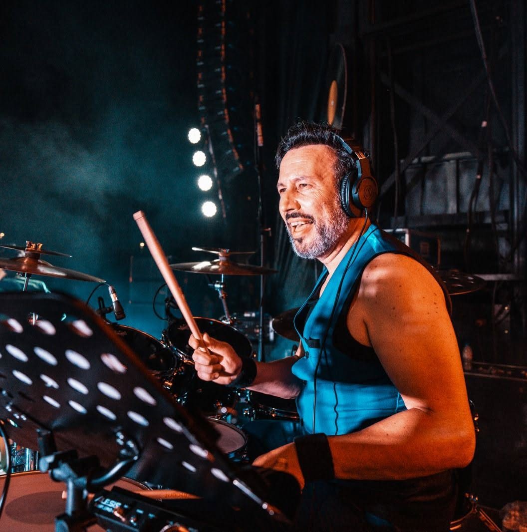 Publicação com Daniel na bateria dos 80&Tais.
